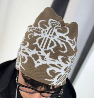 WhatsApp Image 2026-05-21 at 5.18.33 PM GORRO DE LANA DISEÑO CHROME HEARTS CAFÉ