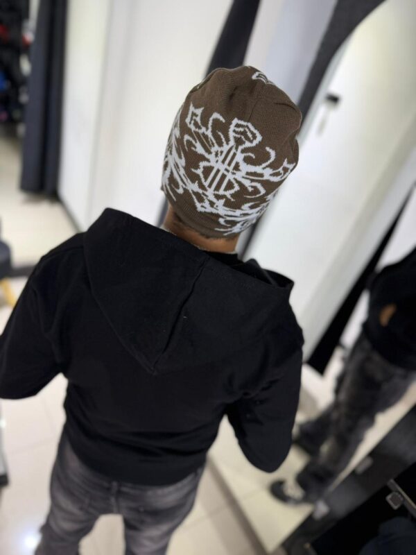 GORRO DE LANA DISEÑO CHROME HEARTS CAFÉ