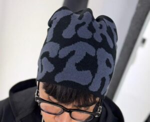 GORRO DE LANA THAT GIRL NEGRO-GRIS