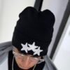 GORRO DE LANA TRES ESTRELLAS NEGRO