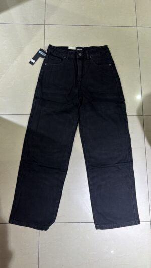 JEANS LOGEQI NEGRO CORTE RECTO JH-99028