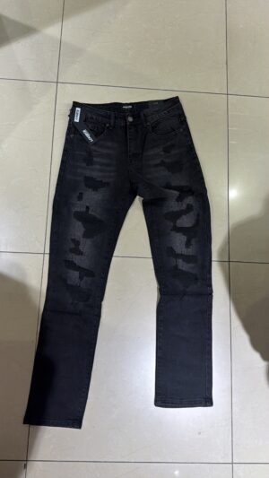 JEANS LOGEQI NEGRO RASGADO CORTE RECTO JH-99182