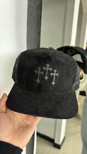 WhatsApp Image 2026-06-08 at 4.33.04 PM JOCKEY TRES CRUZ NEGRO- GRIS BRILLANTE CAP PLANO HOMBRE