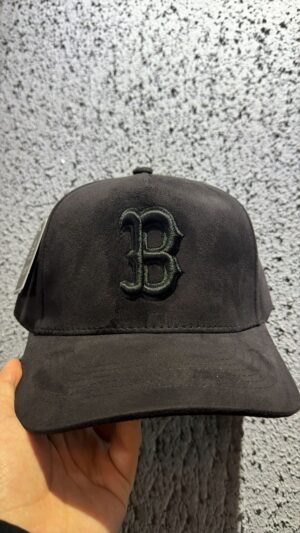 WhatsApp Image 2026-06-08 at 4.36.23 PM JOCKEY B NEGRO CAP CURVO HOMBRE