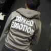 POLERON EMOTION ANGEL CUPIDO GRIS OSCURO REGULAR FIT