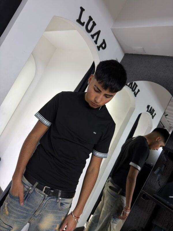 POLERA CUELLO MICHAEL KORS NEGRA