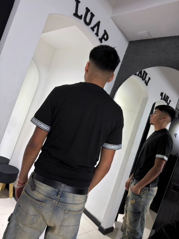 POLERA CUELLO MICHAEL KORS NEGRA