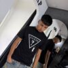 POLERA CUELLO GUESS TRIANGULO NEGRO