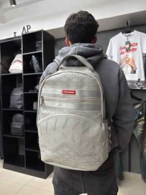 WhatsApp Image 2026-07-21 at 10.53.51 AM MOCHILA SPRAYGROUND GRIS